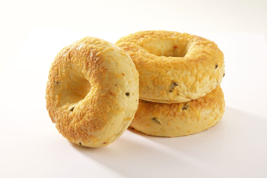 /content/dam/empire/safeway/assets/images/uploads/2022/06/jalapeno-cheese-bagels.jpg
