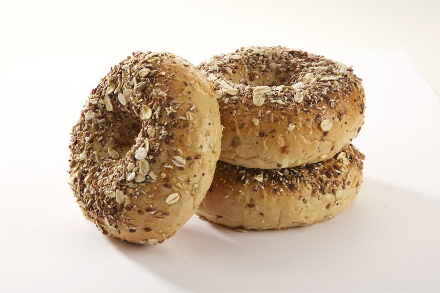 /content/dam/empire/safeway/assets/images/uploads/2022/06/multigrain-bagels.jpg