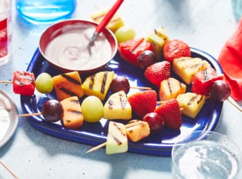 /content/dam/empire/safeway/assets/images/uploads/2023/05/fruits-skewers-and-red-bowl-of-yogurt.jpg