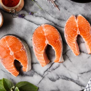 /content/dam/empire/safeway/assets/images/uploads/2025/01/three-raw-salmon-steaks-on-a-counter.jpg