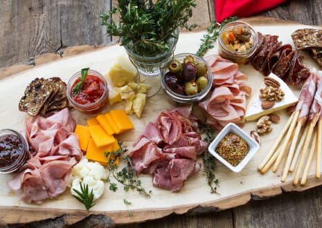 /content/dam/empire/safeway/assets/images/uploads/2025/05/What-cheese-do-I-need-for-a-charcuterie-board.jpg