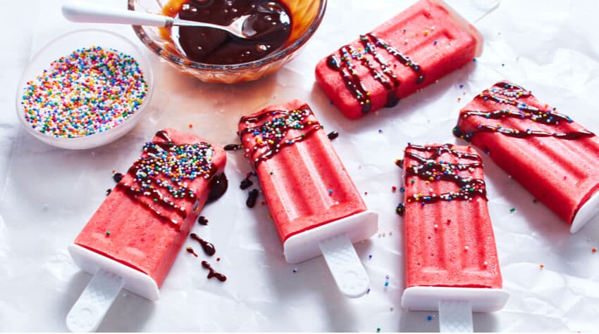 /content/dam/empire/sobeys/assets/articles/compliments/02-complimentswebsite-summer-article-3ways-smoothiepopsicles.jpg