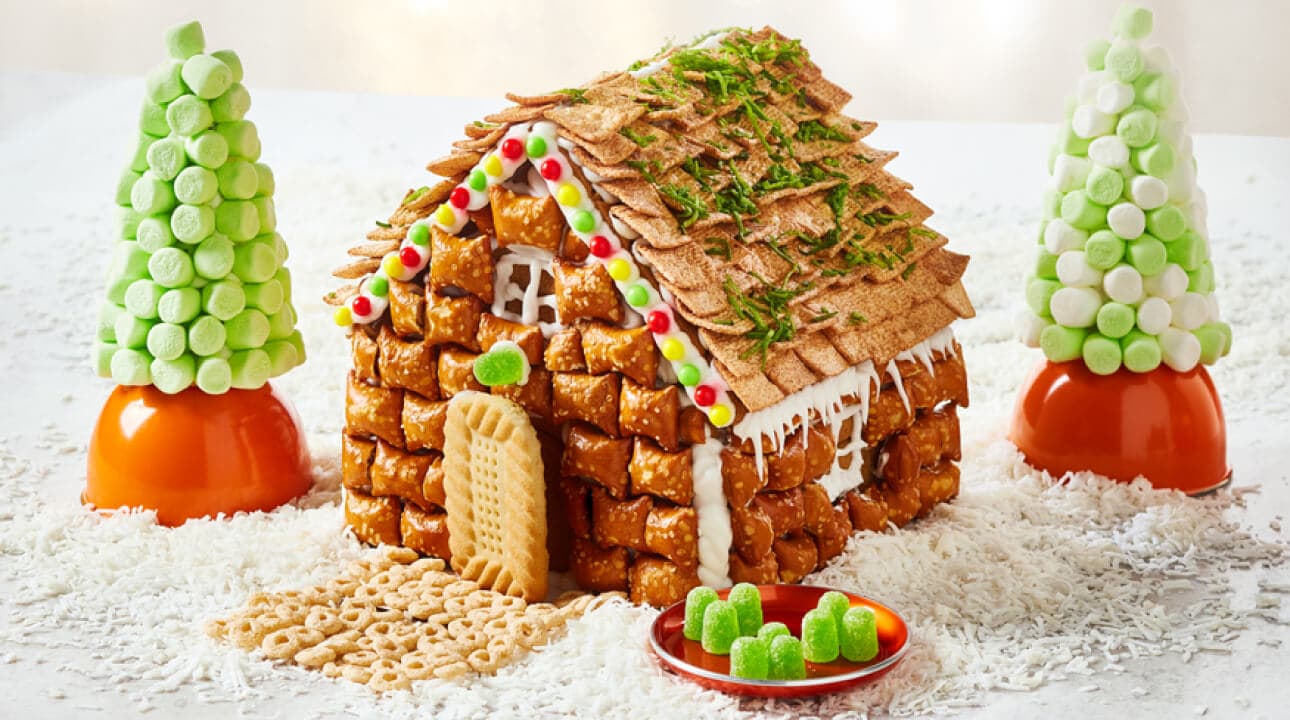 /content/dam/empire/sobeys/assets/articles/compliments/Victorian-Style-Gingerbread-House.jpg