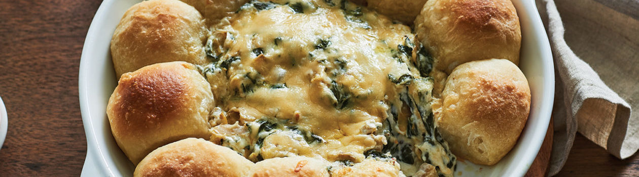 Baked Cheesy Spinach Dip with Pull Apart Bread