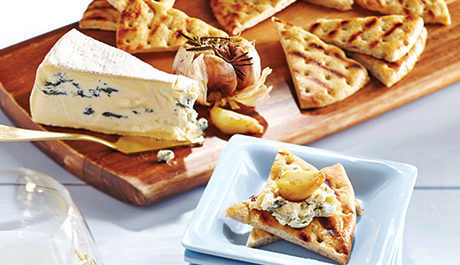 BBQ Roasted Garlic & Cambozola Cheese with Grilled Pitas