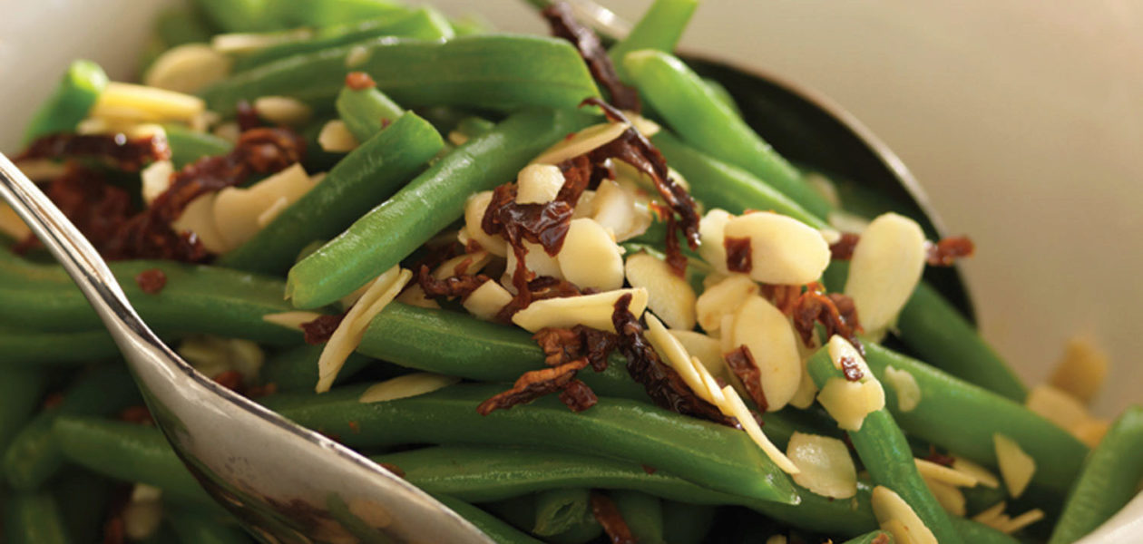 Green beans with sundried tomatoes & almonds
