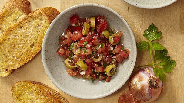 No-Cook Tomato Sauce with Shallots & Olives